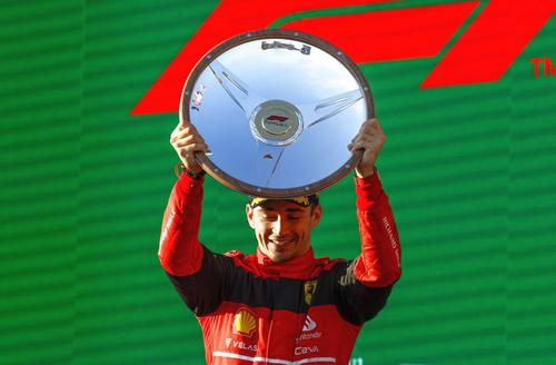Charles Leclerc (24 ani), pilotul monegasc de la Ferrari, a câștigat fără probleme Marele Premiu al Australiei, a treia cursă a sezonului. Rivalul Verstappen a abandonat pentru a doua oară! Foto: Imago