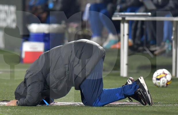 Ce nu s-a văzut la TV » Imagini incredibile cu Dan Petrescu în finalul derby-ului: „Aşa îmi dau eu viaţa tot timpul”