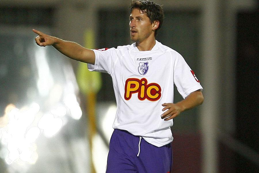 Ciprian Tănasă, în tricoul lui FC Argeș / Sursă foto: Arhivă Gazeta Sporturilor Reacție virulentă după meciul fostei echipe: „Credeați că luați titlul? Acum pe cine mai înjurați?”