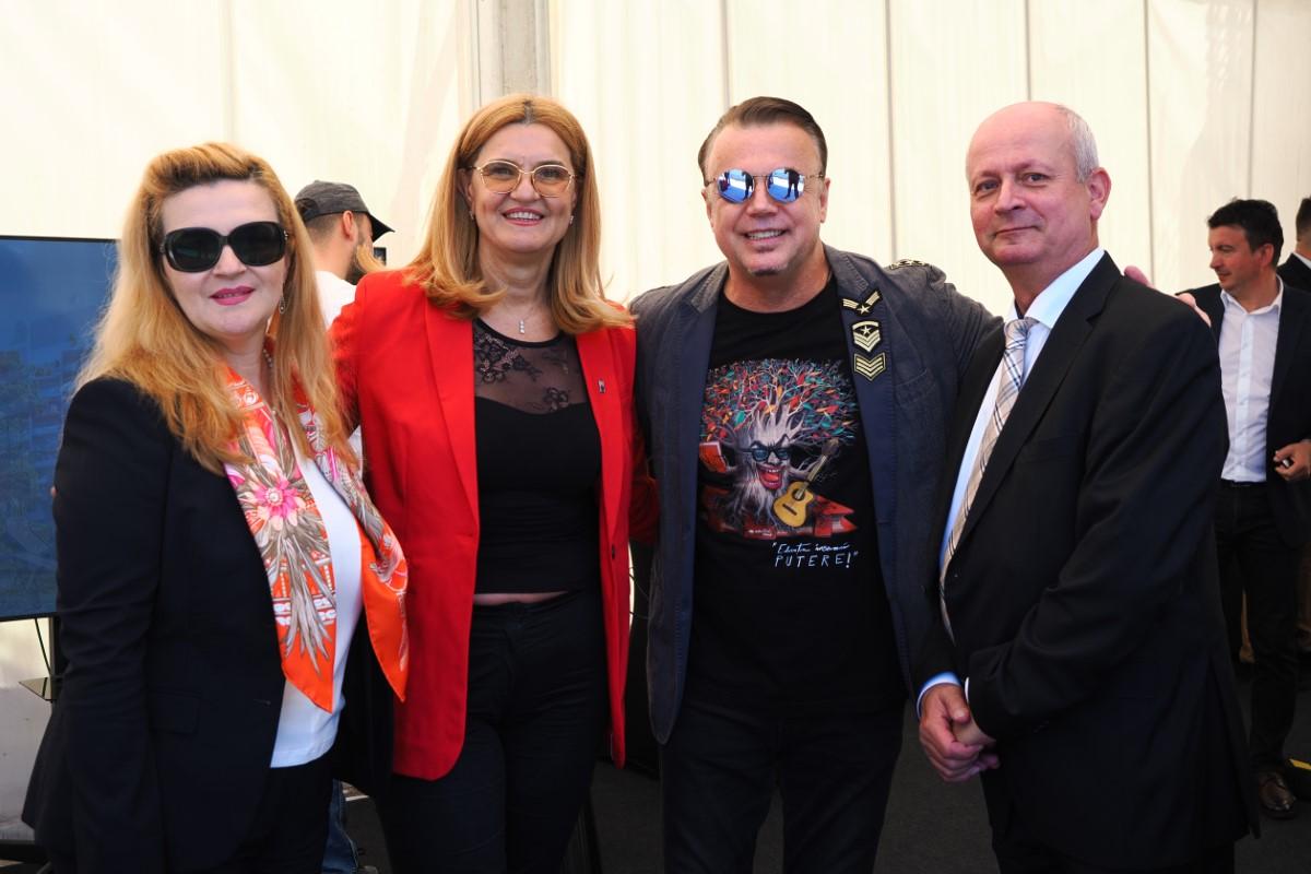 Elisabeta Lipă s-a lansat în imobiliare și i-a chemat la eveniment pe Șucu, Bellu, Smiley și o influenceriță într-o ținută îndrăzneață