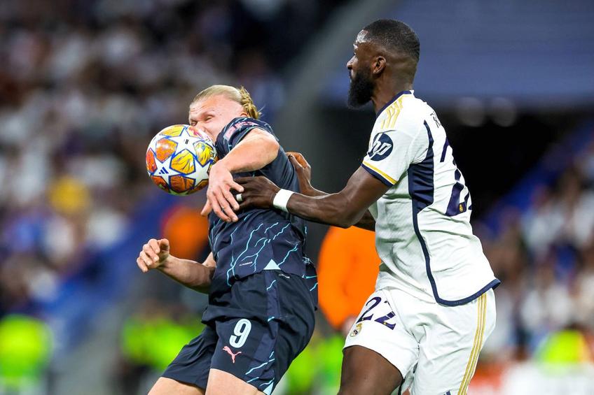 Erling Haaland, în duel cu paznicul Antonio Rudiger / FOTO: Imago