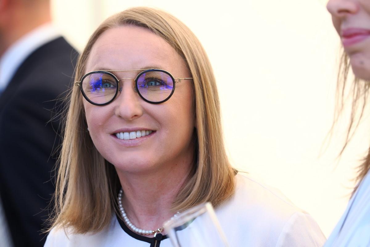 Elisabeta Lipă s-a lansat în imobiliare și i-a chemat la eveniment pe Șucu, Bellu, Smiley și o influenceriță într-o ținută îndrăzneață
