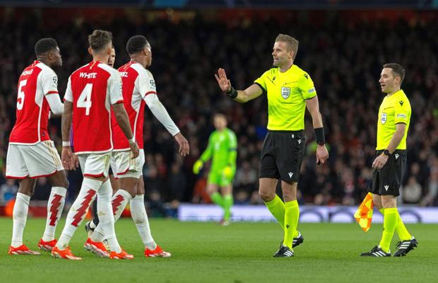 Scandal de arbitraj la Arsenal - Bayern: „Penalty clar!”