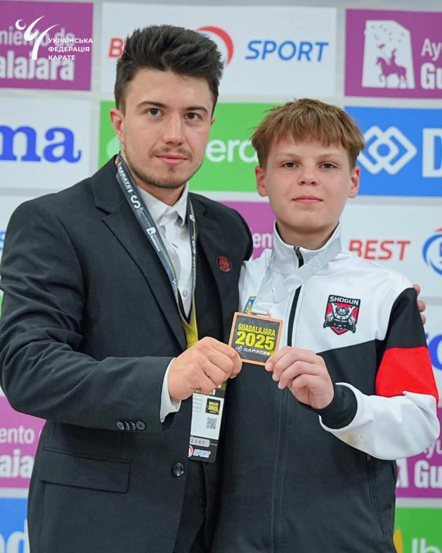Yevgeny Melnyk/Foto: Federația Ucraineană de Karate Un karateka ucrainean a devenit celebru în țara sa după ce a refuzat să urce pe podium cu un rus: „Îmi doresc ca războiul să se încheie”
