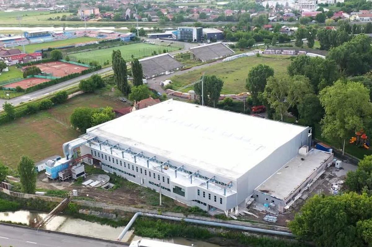 Transformare amplă a arenei din România: investiție de 11 milioane de euro în lucrările care vor fi finalizate în această vară » Imagini de pe șantier
