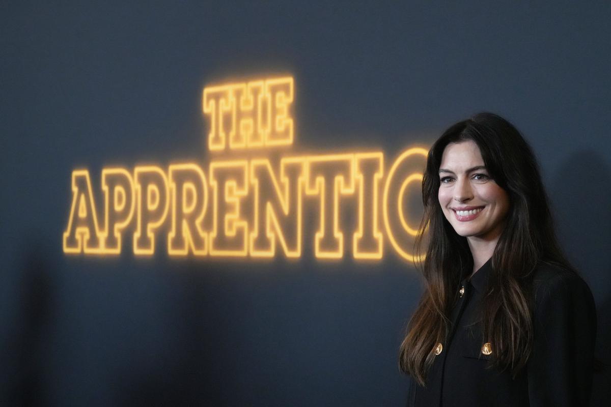Cum au sărbătorit Anne Hathaway și Dua Lipa triumful lui Arsenal contra lui Real Madrid