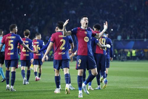 Lewandowski celebrează unul dintre golurile marcate / Foto: Imago