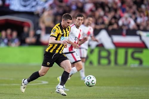 Răzvan Marin, în meciul lui AEK cu Rayo Vallecano / Foto: Imago