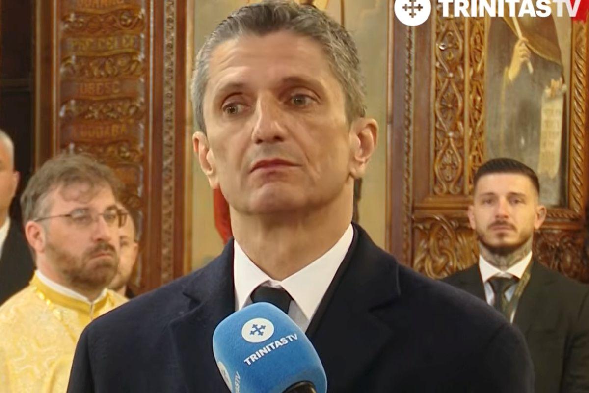 Imagini sfâșietoare cu Răzvan Lucescu de la înmormântarea tatălui său: „S-a luptat, a învins, a pierdut. A fost fericit, a fost mâhnit. A trecut prin toate”