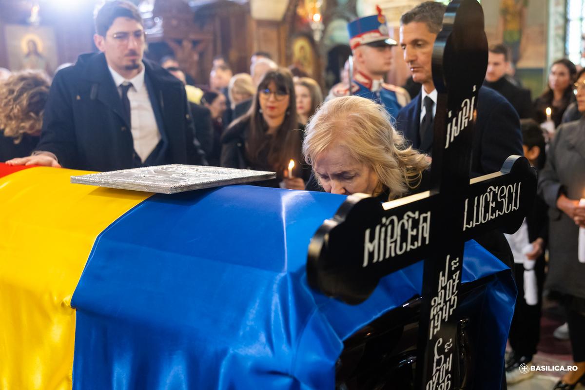 Discursul lui Răzvan Lucescu la slujba de înmormântare a tatălui: „Nu și-a putut stăpâni emoțiile” + Alți doi oameni de fotbal au luat cuvântul