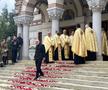 Gigi Becali ieșind primul de la slujba de înmormântare a lui Mircea Lucescu