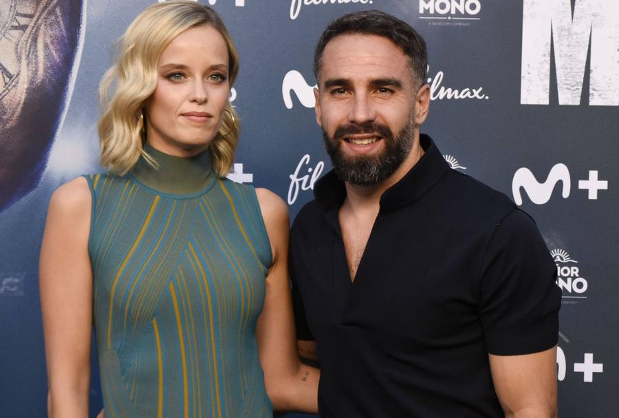 Dani Carvajal, unul dintre jucătorii implicați, împreună cu soția sa / Foto: Imago Șocant! Șapte fotbaliști de top implicați într-un caz de contrabandă cu ceasuri