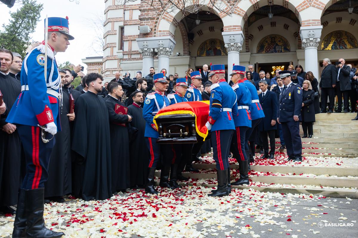Discursul lui Răzvan Lucescu la slujba de înmormântare a tatălui: „Nu și-a putut stăpâni emoțiile” + Alți doi oameni de fotbal au luat cuvântul