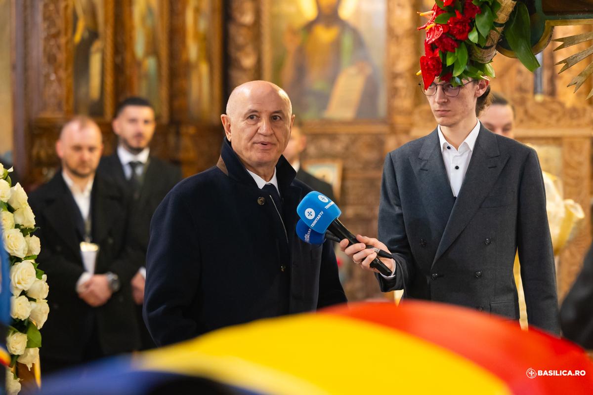 Discursul lui Răzvan Lucescu la slujba de înmormântare a tatălui: „Nu și-a putut stăpâni emoțiile” + Alți doi oameni de fotbal au luat cuvântul