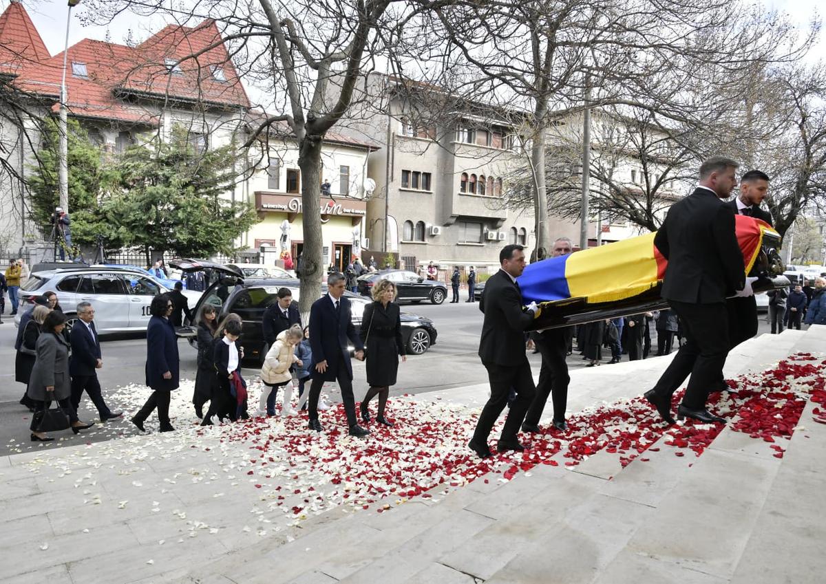 Postarea tulburătoare a lui Florin Răducioiu, în ziua înmormântării lui Mircea Lucescu: „Bună dimineața! Nu, Nu sunt pregătit...”