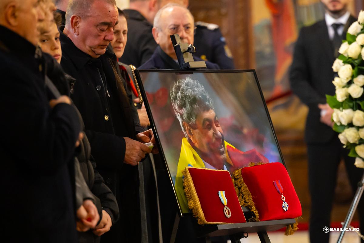 Discursul lui Răzvan Lucescu la slujba de înmormântare a tatălui: „Nu și-a putut stăpâni emoțiile” + Alți doi oameni de fotbal au luat cuvântul