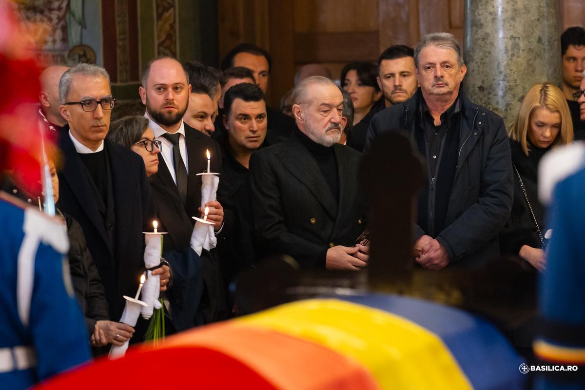Discursul lui Răzvan Lucescu la slujba de înmormântare a tatălui: „Nu și-a putut stăpâni emoțiile” + Alți doi oameni de fotbal au luat cuvântul
