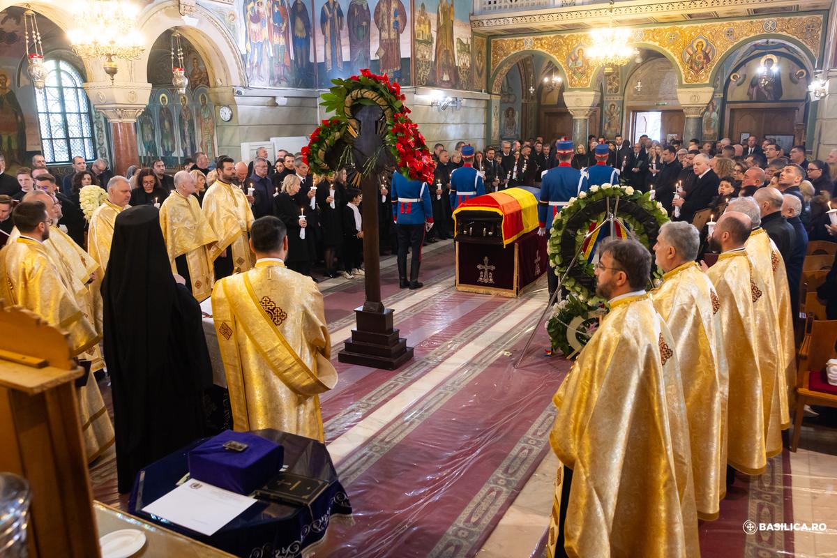 Imagini copleșitoare de la slujba înmormântării lui Mircea Lucescu » Mulțumim pentru tot, maestre!