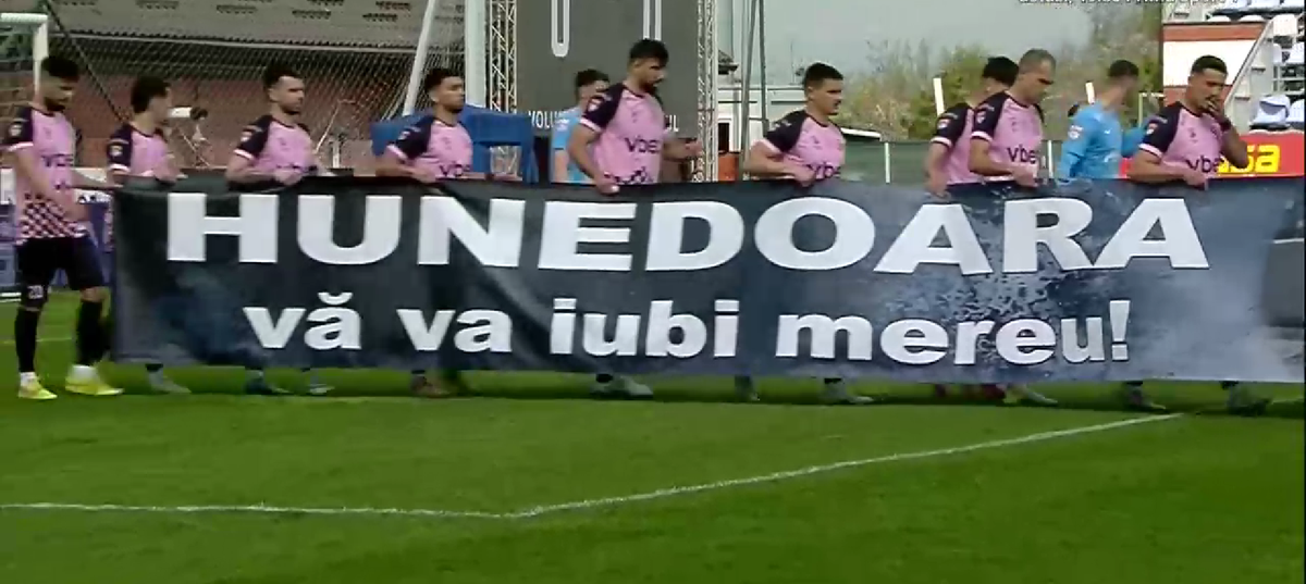 Corvinul Hunedoara, banner special pentru Mircea Lucescu