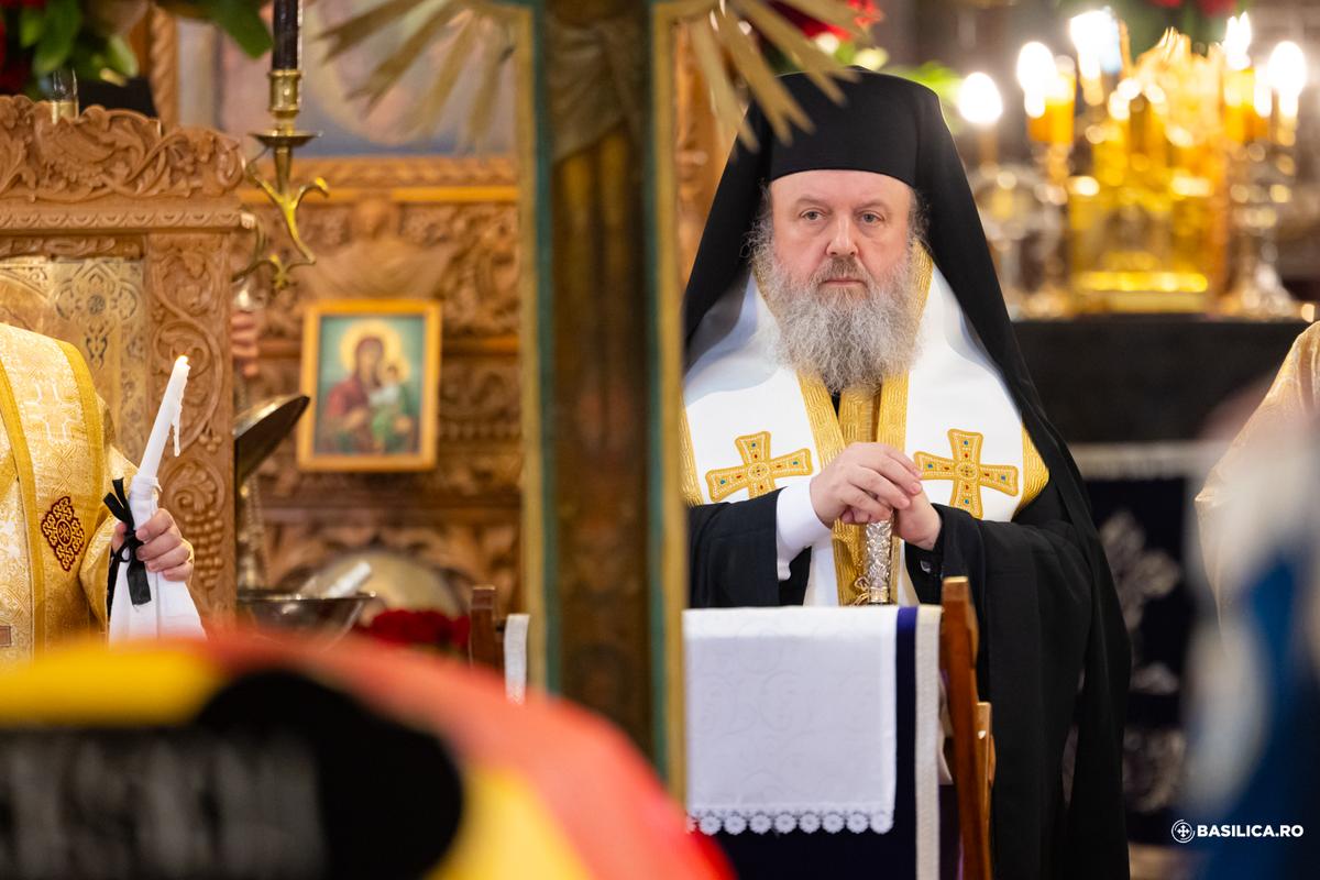 Imagini sfâșietoare cu Răzvan Lucescu de la înmormântarea tatălui său: „S-a luptat, a învins, a pierdut. A fost fericit, a fost mâhnit. A trecut prin toate”