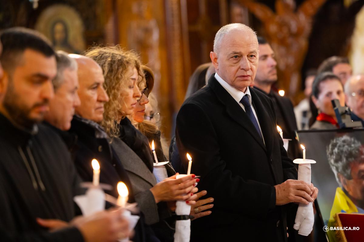 Discursul lui Răzvan Lucescu la slujba de înmormântare a tatălui: „Nu și-a putut stăpâni emoțiile” + Alți doi oameni de fotbal au luat cuvântul