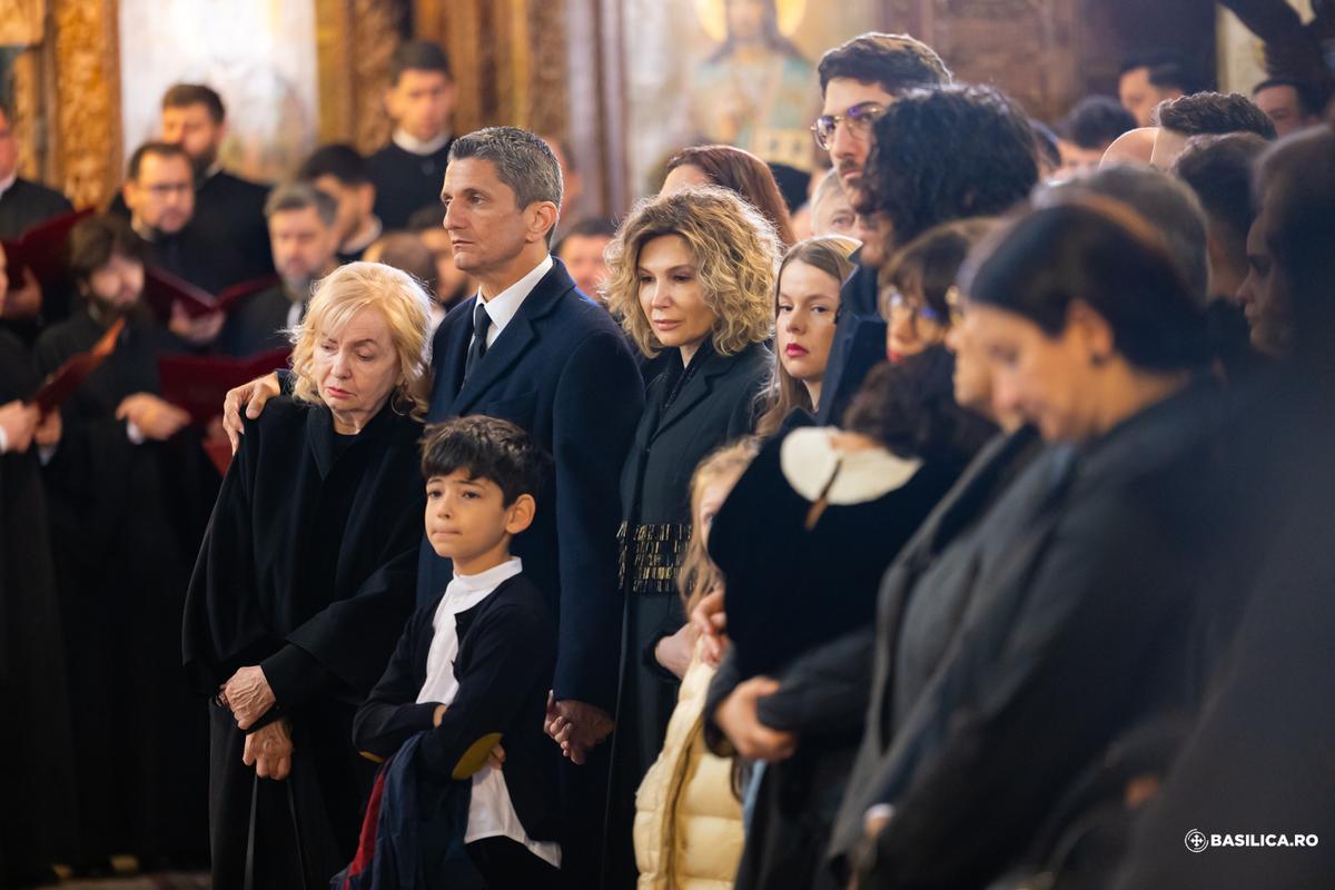 Imagini copleșitoare de la slujba înmormântării lui Mircea Lucescu » Mulțumim pentru tot, maestre!