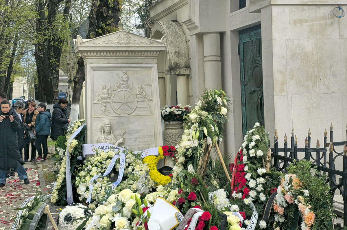 Mesajul emoționant scris pe cavoul lui Mircea Lucescu, înmormântat la Cimitirul Bellu