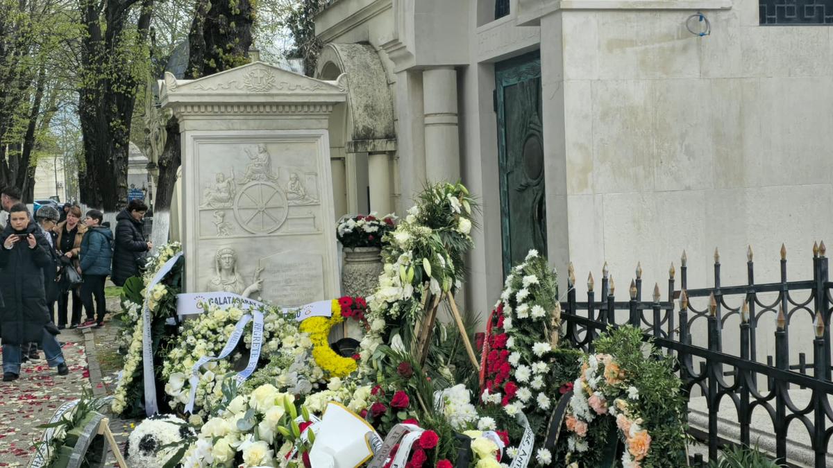 Mesajul emoționant scris pe cavoul lui Mircea Lucescu, înmormântat la Cimitirul Bellu