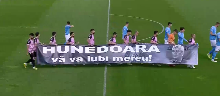 Corvinul Hunedoara, banner special pentru Mircea Lucescu // Captură FOTO: Prima Sport 1