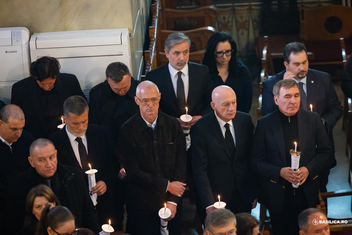Discursul lui Răzvan Lucescu la slujba de înmormântare a tatălui: „Nu și-a putut stăpâni emoțiile” + Alți doi oameni de fotbal au luat cuvântul