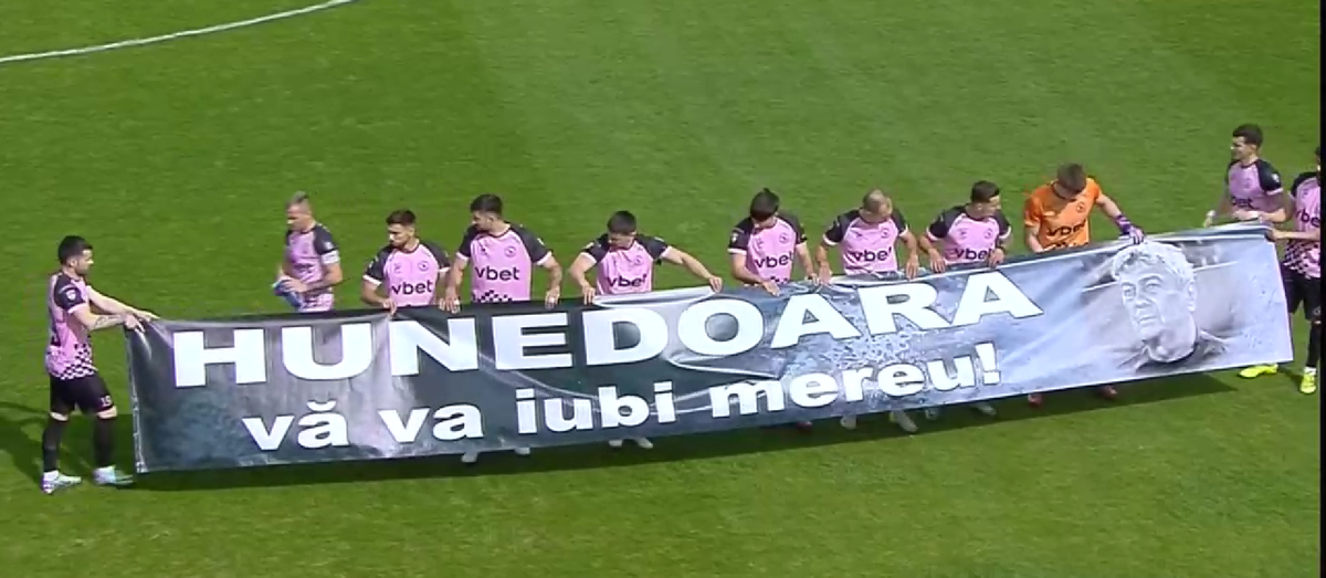 Gest superb la Voluntari! Jucătorii Corvinului Hunedoara, gest onorabil pentru Mircea Lucescu