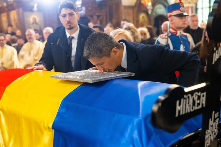 Răzvan Lucescu, ultima revedere cu Mircea Lucescu // Foto: Basilica.ro / Mircea Florescu