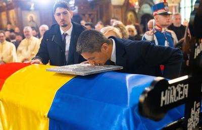 Imagini copleșitoare de la slujba înmormântării lui Mircea Lucescu » Mulțumim pentru tot, maestre!