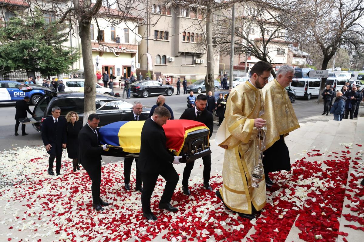 Mircea Lucescu a fost înmormântat astăzi » Imagini și informații de la Cimitirul Bellu