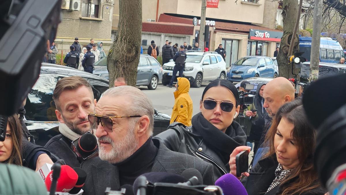 Gigi Becali, la înmormântarea lui Mircea Lucescu: „Am rămas mască, o să-i spun doar atât lui Răzvan”