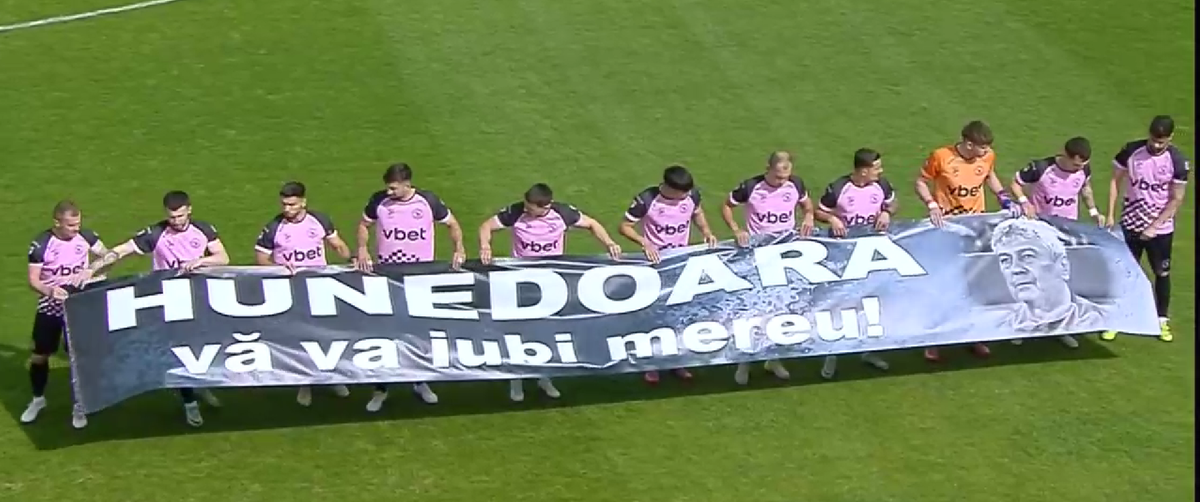 Gest superb la Voluntari! Jucătorii Corvinului Hunedoara, gest onorabil pentru Mircea Lucescu