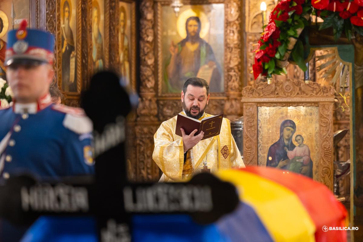 Discursul lui Răzvan Lucescu la slujba de înmormântare a tatălui: „Nu și-a putut stăpâni emoțiile” + Alți doi oameni de fotbal au luat cuvântul