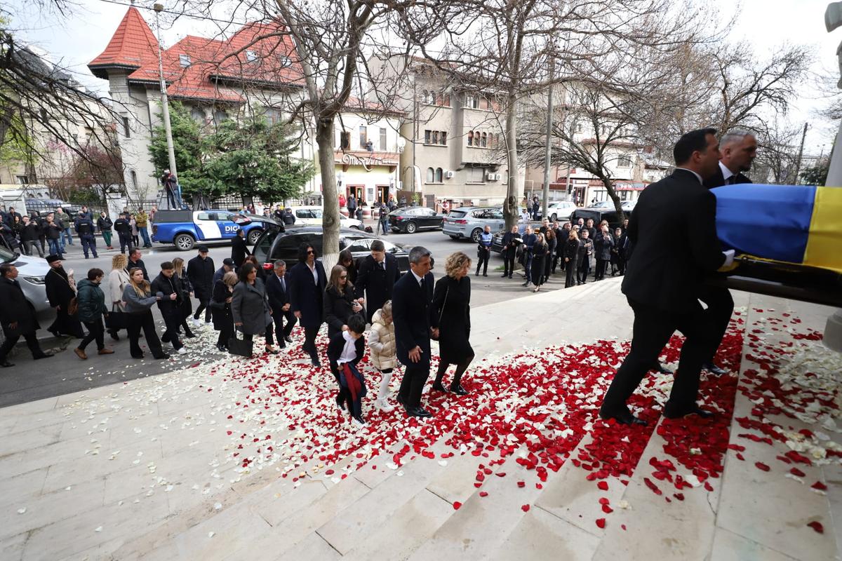 Mircea Lucescu a fost înmormântat astăzi » Imagini și informații de la Cimitirul Bellu