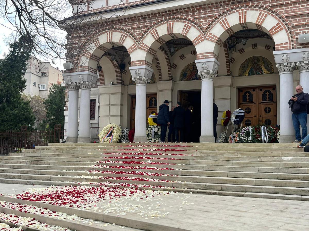 Mircea Lucescu a fost înmormântat astăzi » Imagini și informații de la Cimitirul Bellu