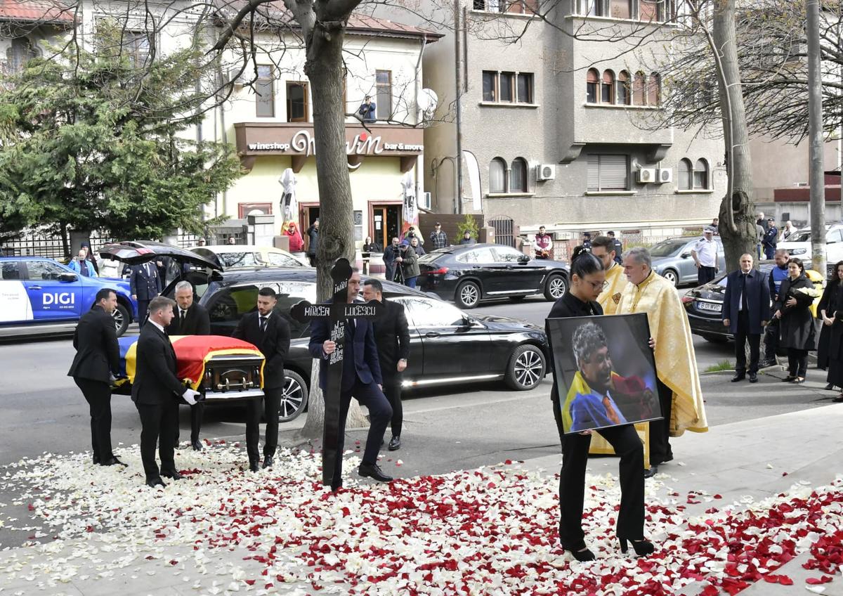 Postarea tulburătoare a lui Florin Răducioiu, în ziua înmormântării lui Mircea Lucescu: „Bună dimineața! Nu, Nu sunt pregătit...”