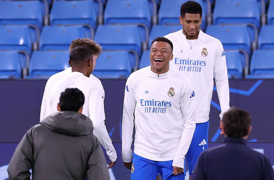 Didier Deschamps, o variantă pe placul lui Mbappe pentru banca lui Real Madrid/ foto Getty Images Mbappe, interviu-eveniment în cantonamentul Franței » Luat la întrebări de familie și de colegi: „Președintele Franței? Nu, eu sunt deja destul de urât!”