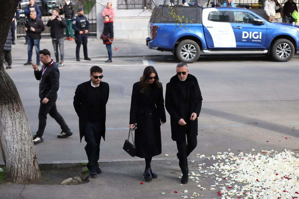 Hagi, Copos, Nețoiu, Burleanu și alte nume importante, la înmormântarea lui Mircea Lucescu » Toate personalitățile prezente: Becali a întârziat la slujbă
