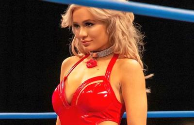VIDEO+FOTO Elizabeth Chihaia a debutat în wrestling » Imagini cu „Scarlett”, luptătoarea care a crescut în România