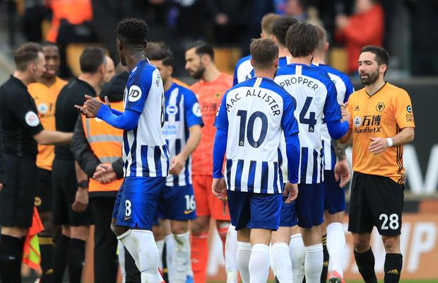 Formația românilor din Premier League a confirmat un nou caz de coronavirus » Reluarea competiției e pusă sub semnul întrebării