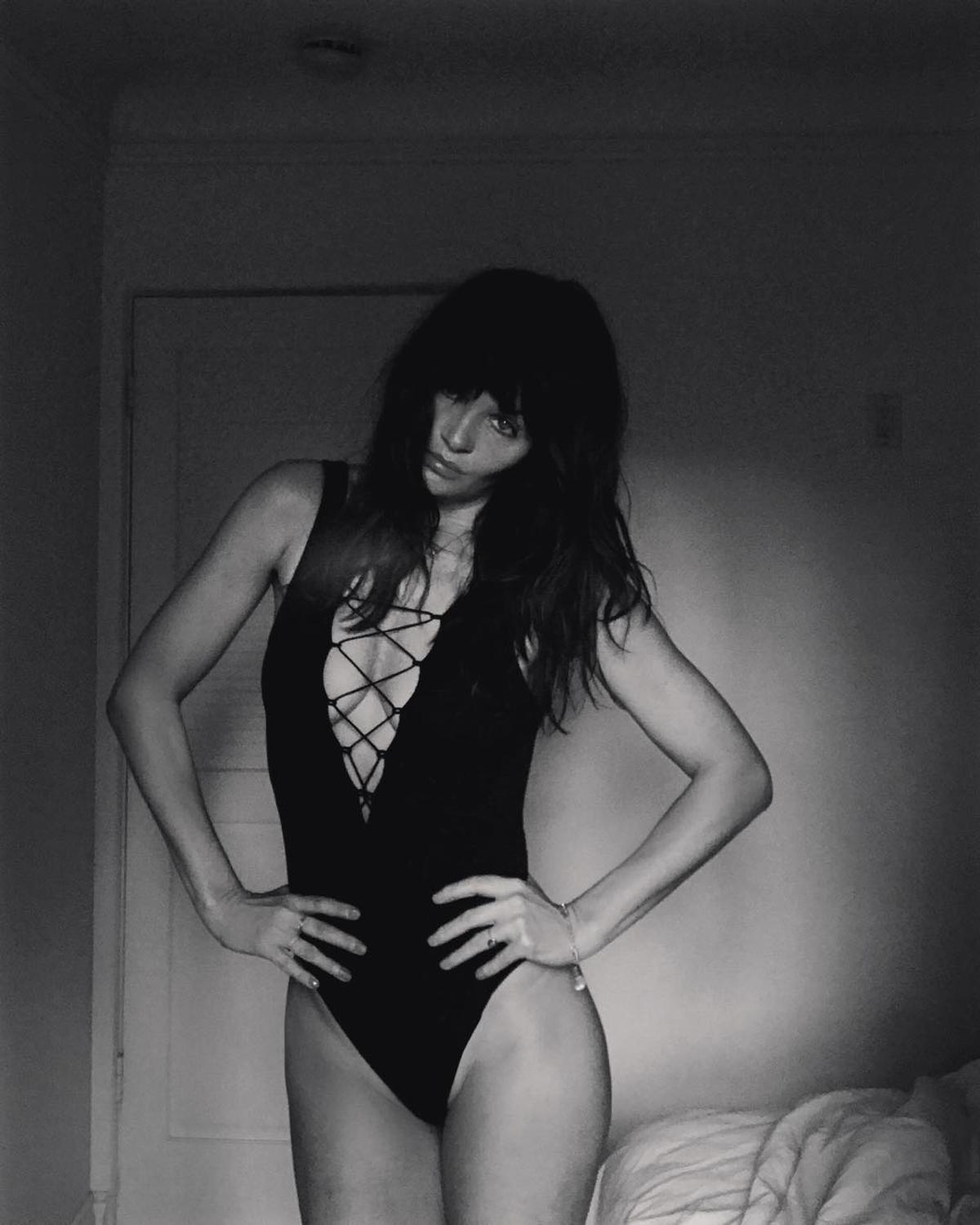 FOTO + VIDEO. La 51 de ani, fostul model Victoria's Secrets și-a șocat urmăritorii de pe instagram » Helena Christensen a sfidat zăpada din New York