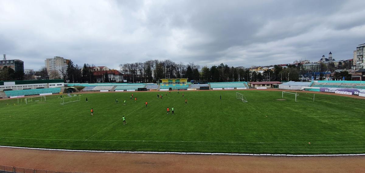 Lipsește doar sigla cu secera și ciocanul » Un stadion din România a ajuns într-o stare deplorabilă!