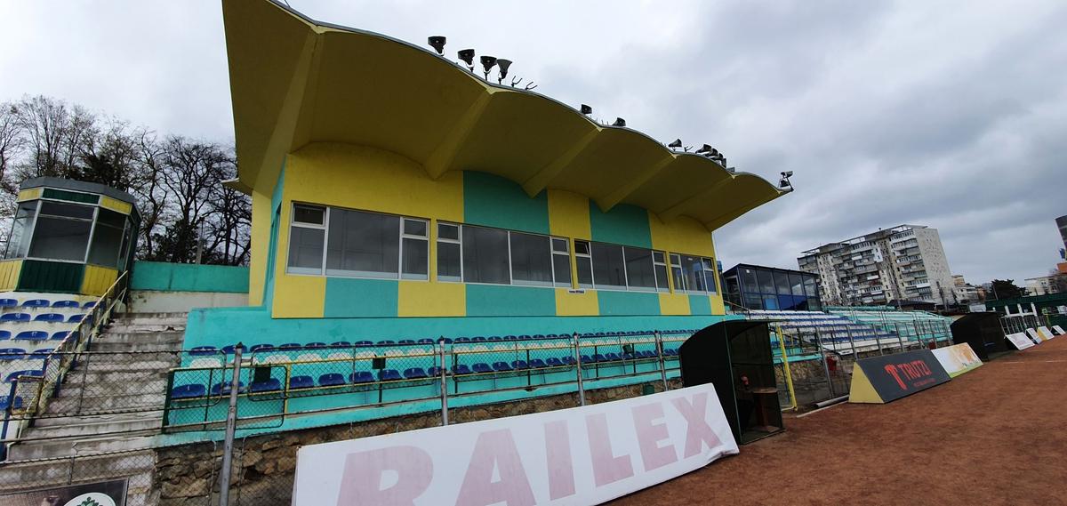 Lipsește doar sigla cu secera și ciocanul » Un stadion din România a ajuns într-o stare deplorabilă!