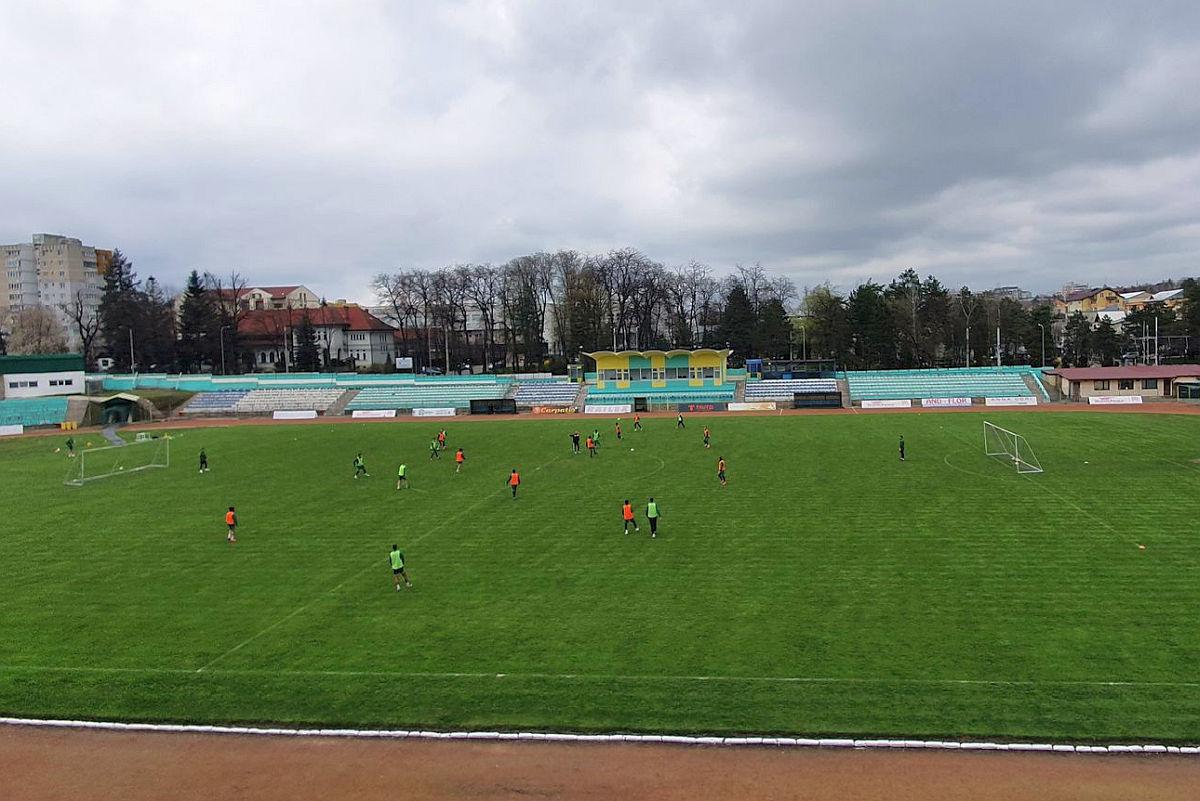 Lipsește doar sigla cu secera și ciocanul » Un stadion din România a ajuns într-o stare deplorabilă!