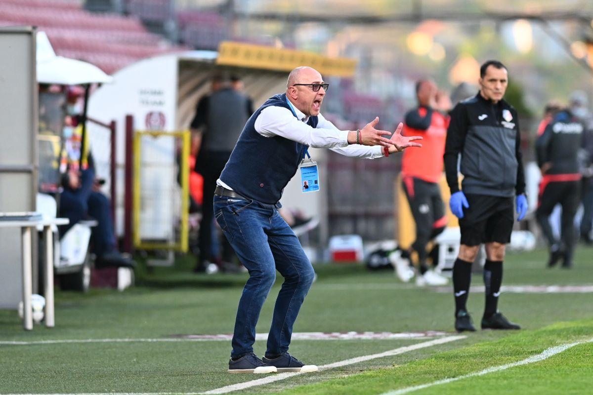 L-a umplut de sânge, dar arbitrul n-a dat nici măcar fault! Crăciunescu: „E de 5 «roșii»! Nu se poate!”