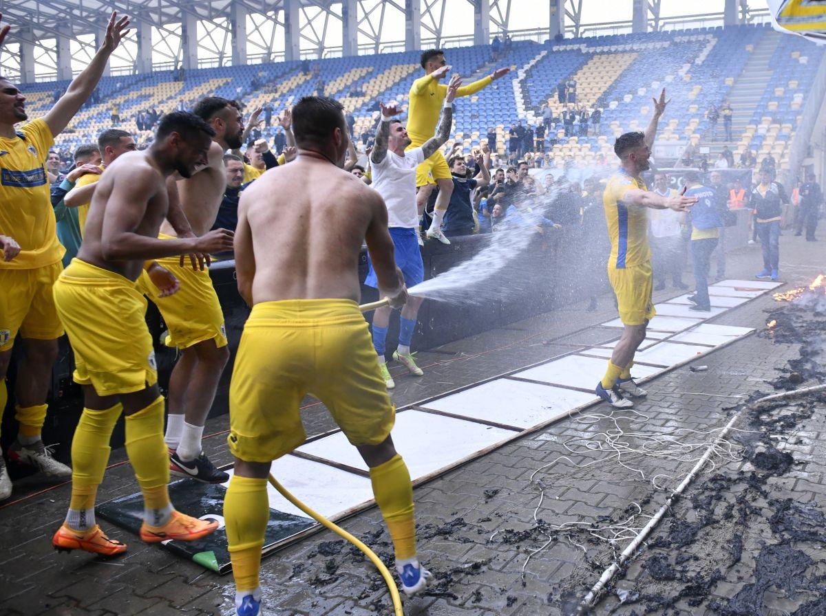 Ziua în care „lupii” s-au întors » 25 de imagini tari de la promovarea Petrolului + Moment „Luis Suarez” pe gazon